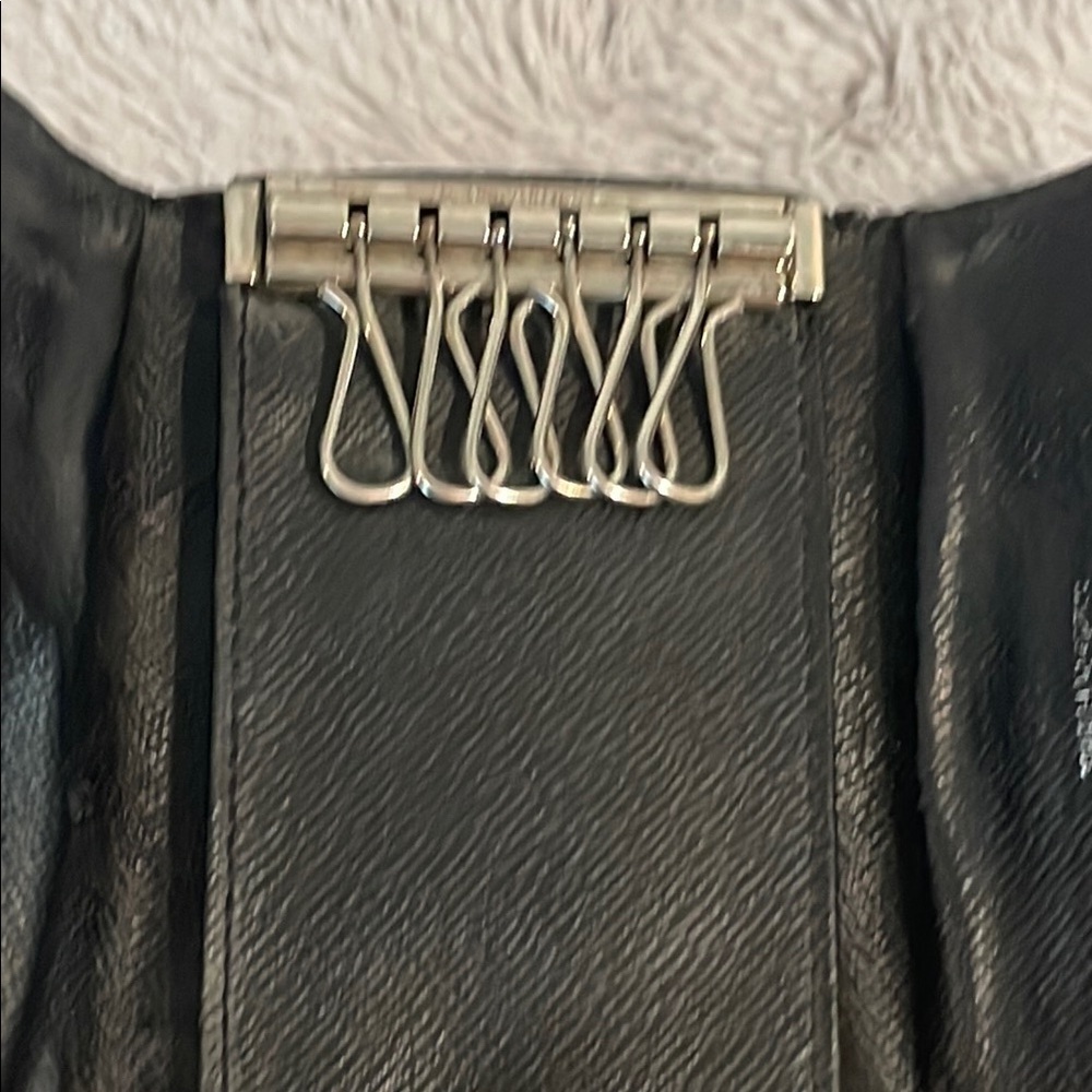 Louis Vuitton Black Damier 6-Ring Key Holder Wallet - Picture 12 of 13